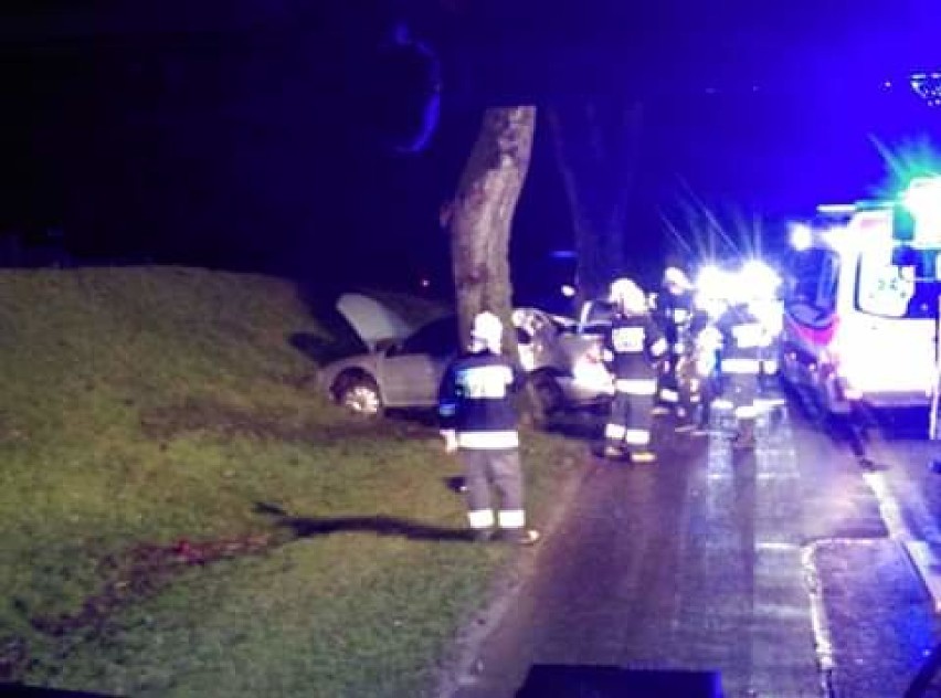 Wypadek pod Łasinem. Trzy osoby w szpitalu [zdjęcia]