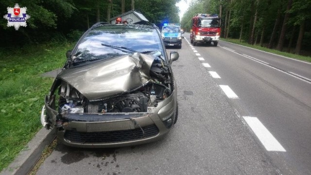 1 sierpnia - Bezwola (pow. radzyński)

Kierująca samochodem osobowym marki Citroen, 36-letnia mieszkanka powiatu garwolińskiego nie dostosowała prędkości do warunków ruchu co skutkowało uderzeniem w tył rozrzutnika rolniczego podczepionego do ciągnika, którym kierował 67-letni mieszkaniec gm. Wohyń. Kobieta trafiła do szpitala,