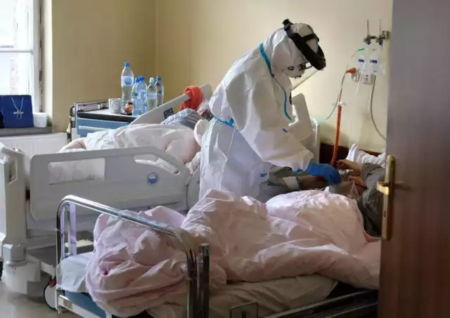 Koronawirus. Kolejnych 7 zgonów w naszym regionie, w tym pacjenci  szpitala w Wieluniu