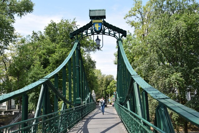 Ostatni etap prac na Moście Groszowym w Opolu miał potrwać miesiąc, ale ratusz zaznaczał, że dokładny termin ich zakończenia uzależniony jest od warunków atmosferycznych. Sprzyjająca pogoda sprawiła, że zielony most został otwarty szybciej niż zapowiadano. 