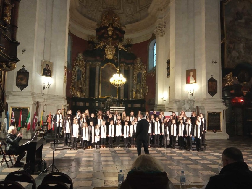 Sukces wieluńskiego chóru na Krakowskim Festiwalu Pieśni Adwentowych i Bożonarodzeniowych