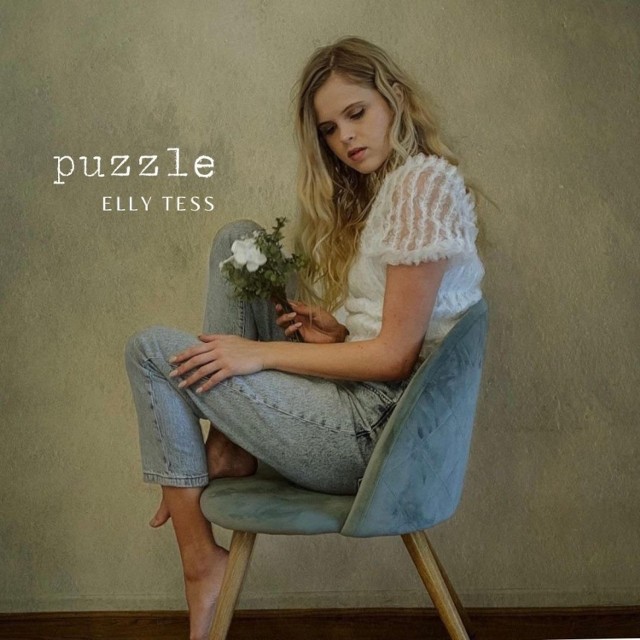 Elly Tess powróciła z nowym singlem. Wokalista po raz pierwszy zaśpiewa po polsku. Jej najnowszy utwór to "puzzle"i jest w pełni autorskim projektem.