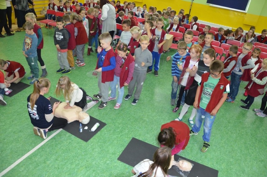 Stare Pole przyłączyło się do bicia rekordu w udzielaniu pierwszej pomocy przedmedycznej