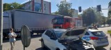Kraksa na trzy auta, osobówkę, busa i ciężarówkę na ulicy Jesionowej w Kielcach. Zobaczcie zdjęcia 