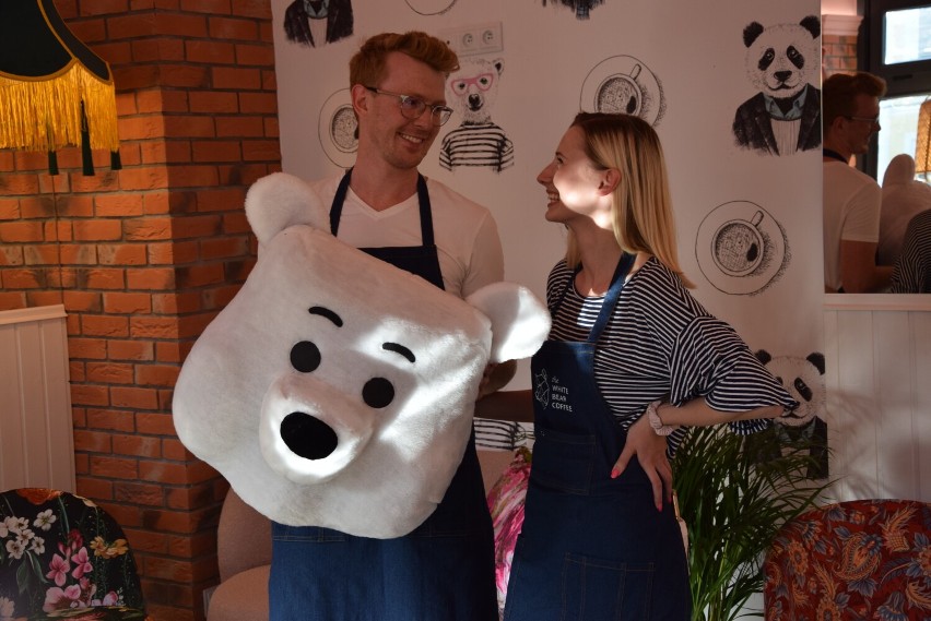 Takiego miejsca brakowało w Suwałkach. The White Bear Coffee otworzył lokal na Kościuszki. Zobacz, jak wygląda nowa kawiarnia w mieście