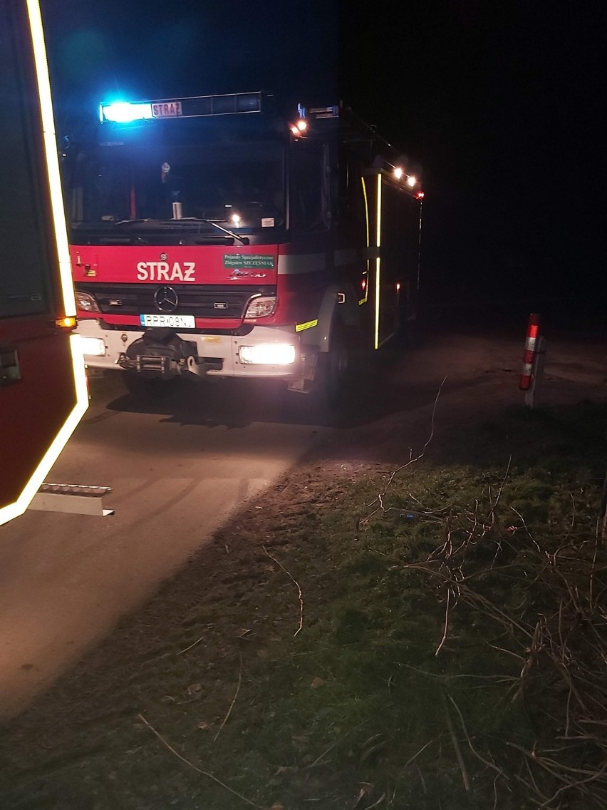 Strażacy z PSP Przemyśl i OSP Ujkowice gasili pożar sadzy w kominie w domu w Łuczycach w powiecie przemyskim [ZDJĘCIA]