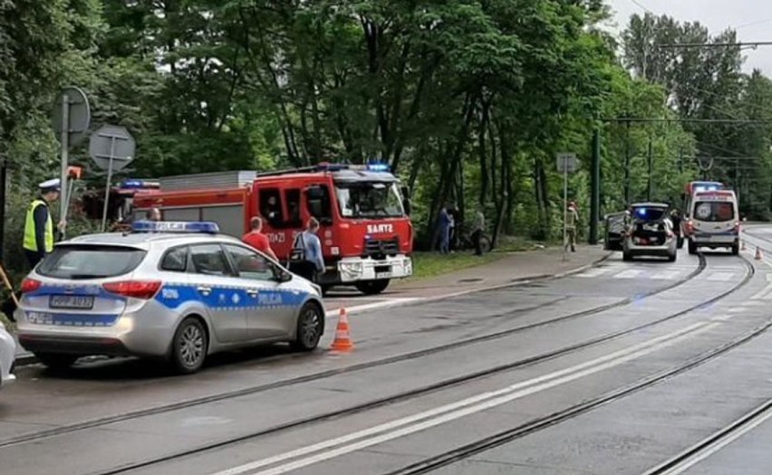 Groźny wypadek w Sosnowcu. Samochód potrącił dwie osoby na przejściu dla pieszych