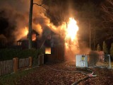 Przyjezierze - Nocny pożar domu letniskowego w Przyjezierzu. Zdjęcia, wideo
