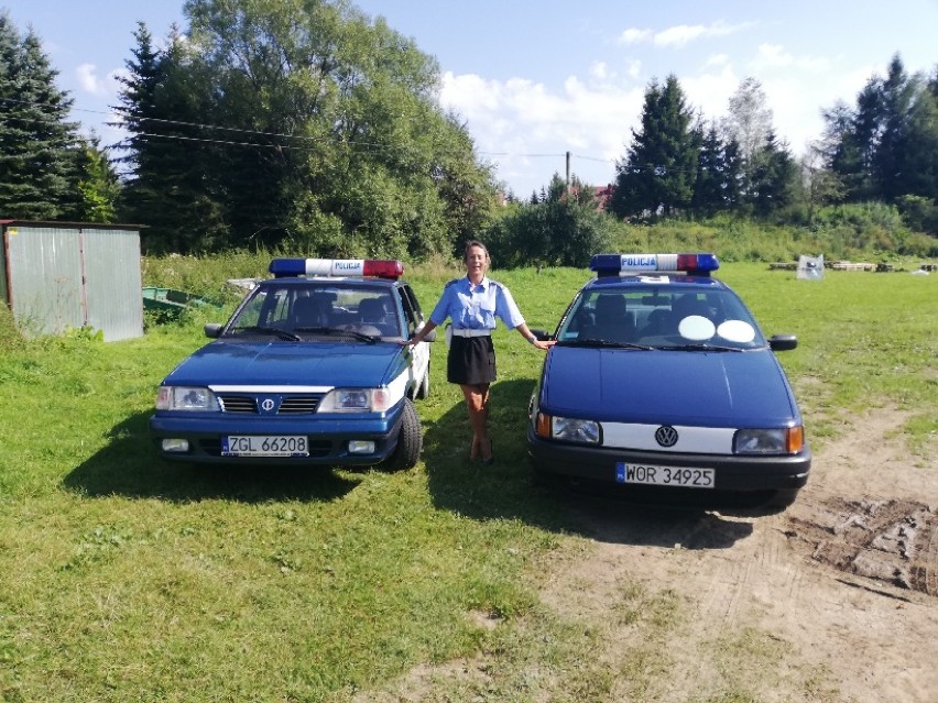 Słynni "fałszywi policjanci" to Katarzyna i Grzegorz Wiater z Trzebini. To pasjonaci historii i członkowie grupy rekonstrukcyjnej [ZDJĘCIA]