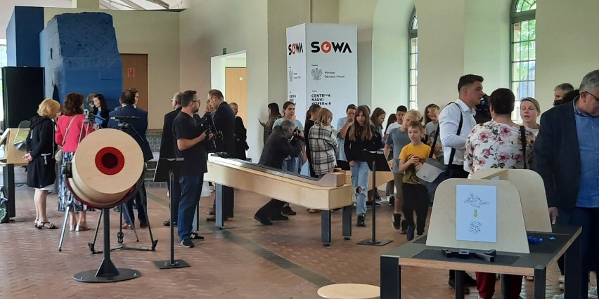 Jak słuchać dźwięków łokciem? SOWA w Starachowicach inspiruje do eksperymentowania!