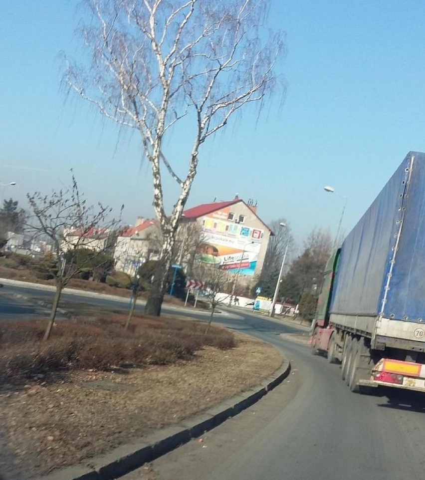 Oświęcim. Ciężarówki wbrew zakazowi jeżdżą przez most Piastowski [ZDJĘCIA] 