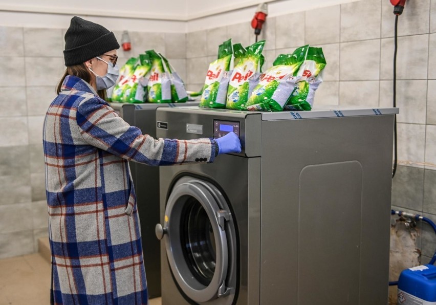 W Gdańsku otwarto pralnię dla osób bezdomnych. Za darmo...