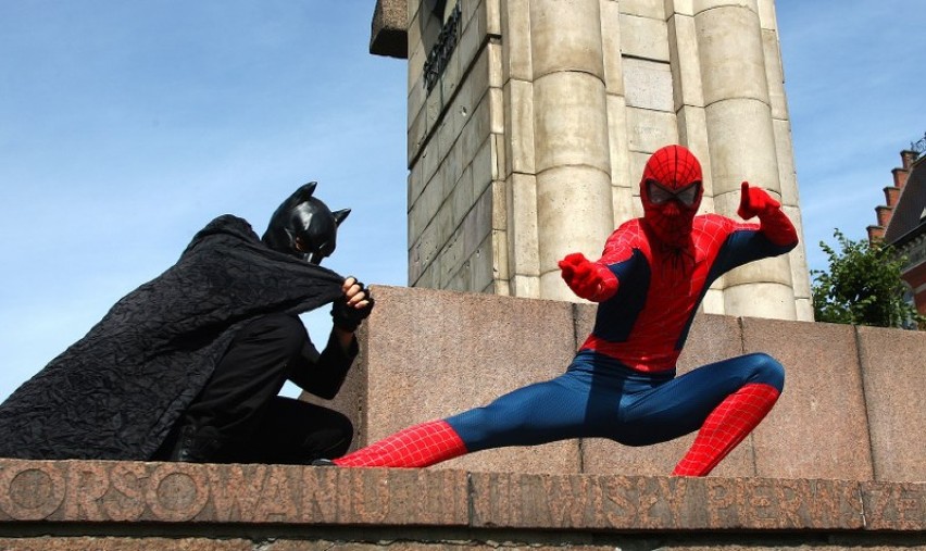 Na ulicach można ostatnio spotkać Spidermana, Batmana czy...