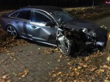 Kolizja w Kłodawie. Audi uderzyło w drzewo po tym, jak drogę zajechał mu kierowca matiza [ZDJĘCIA]