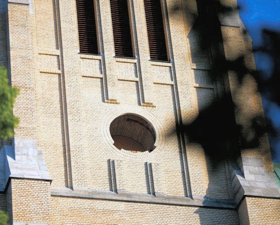 Tędy Serce Łodzi zostanie wsunięte do wnętrza wieży łódzkiej katedry.