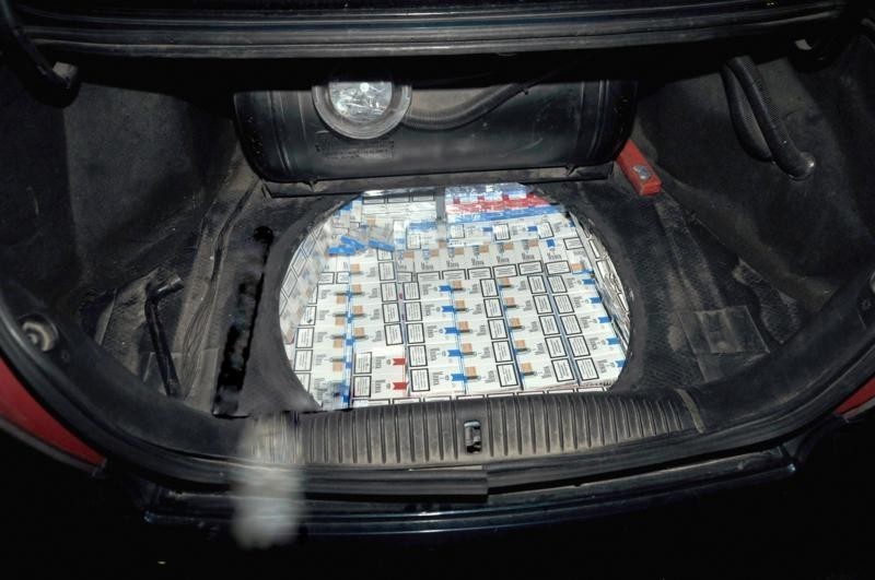 Annopol: 3 tys. paczek nielegalnych papierosów ukrył w fordzie mondeo ZDJĘCIA
