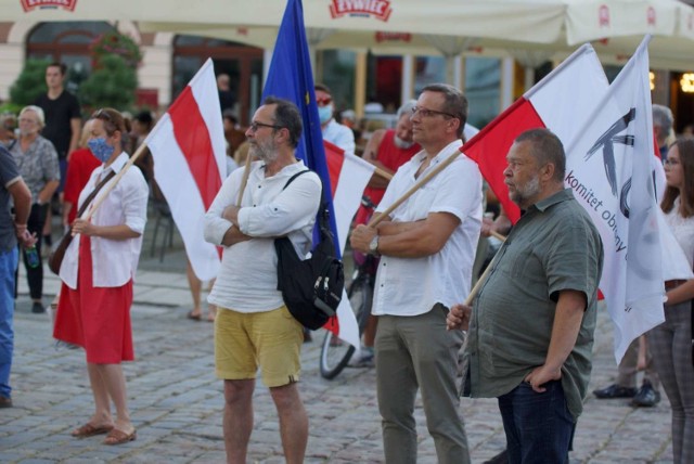 Kaliszanie solidarni z Białorusinami. Wiec poparcia na kaliskim rynku