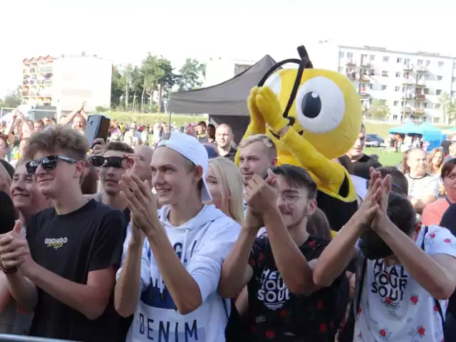 Święto Miodu 2021 w Gomunicach. Słodkości, pszczelarze, koncerty i tłum na stadionie