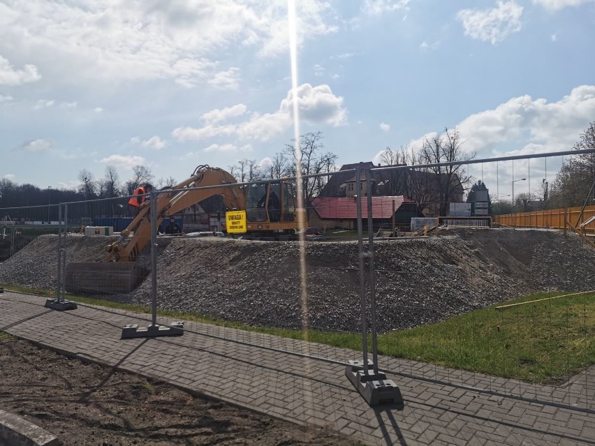 Pleszew. Na pleszewskim stadionie trwa budowa skateparku. Otwarcie już w maju!