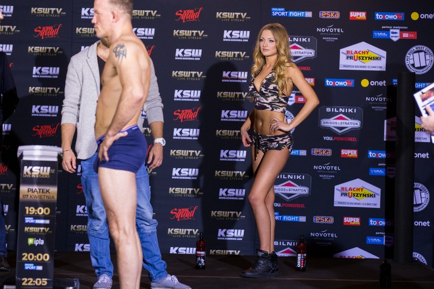 Piękne KSW Ring Girls na ceremonii ważenia przed KSW 38...