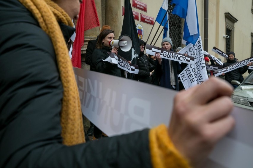 Środowisko artystyczne protestowało m.in. przed urzędem...