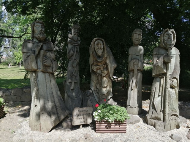 Bracia Międzyrzeccy mają w Międzyrzeczu swoją ulicę, sanktuarium, szpital swojego imienia, upamiętniono ich też rzeźbami w zamkowym parku