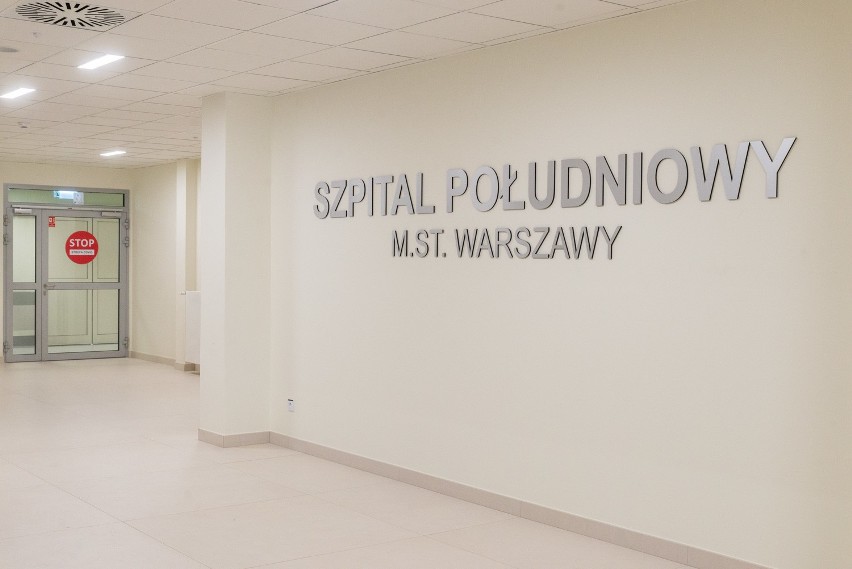 Szpitale tymczasowe w Warszawie. Wojewoda wyciąga lekarzy z miejskich szpitali. „Będziemy zmuszeni zamykać oddziały”