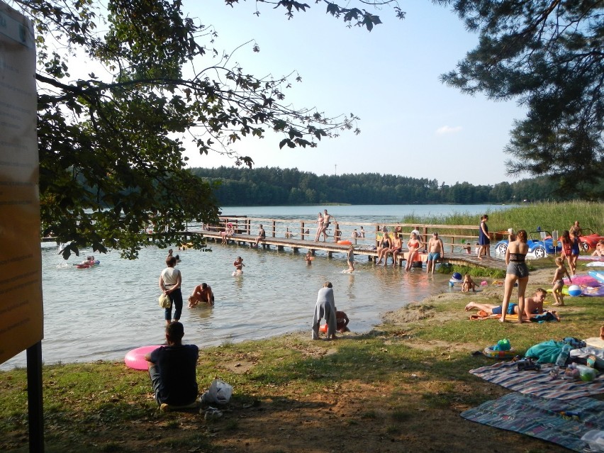 3. Piaszczysta plaża nad krystalicznie czystym Jeziorem...