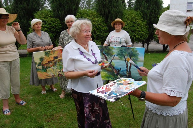 Krystyna Jażdżewska - Baranowska jest organizatorem i komisarzem pleneru malarskiego w Uśnicach