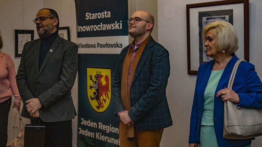 Zdjęcia z wernisażu rysunków Mateusza Busa w inowrocławskim...