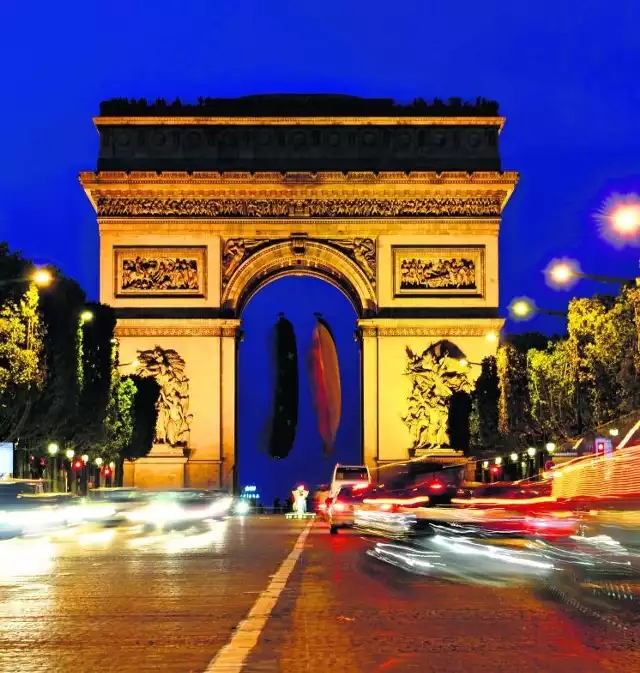 Łuk Triumfalny to jeden z symboli Paryża