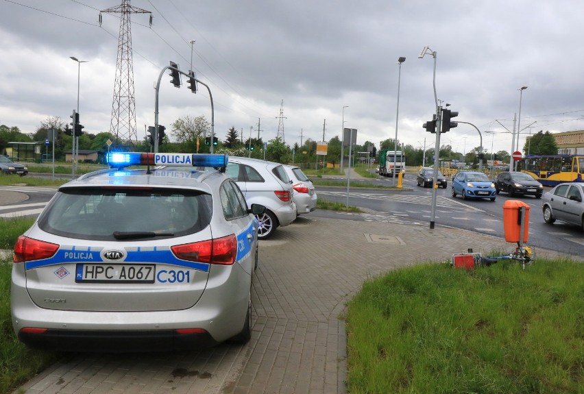 Uwaga  kierowcy!  Na skręcie z trasy średnicowej w ulicę Skłodowskiej-Curie dochodzi do wypadków