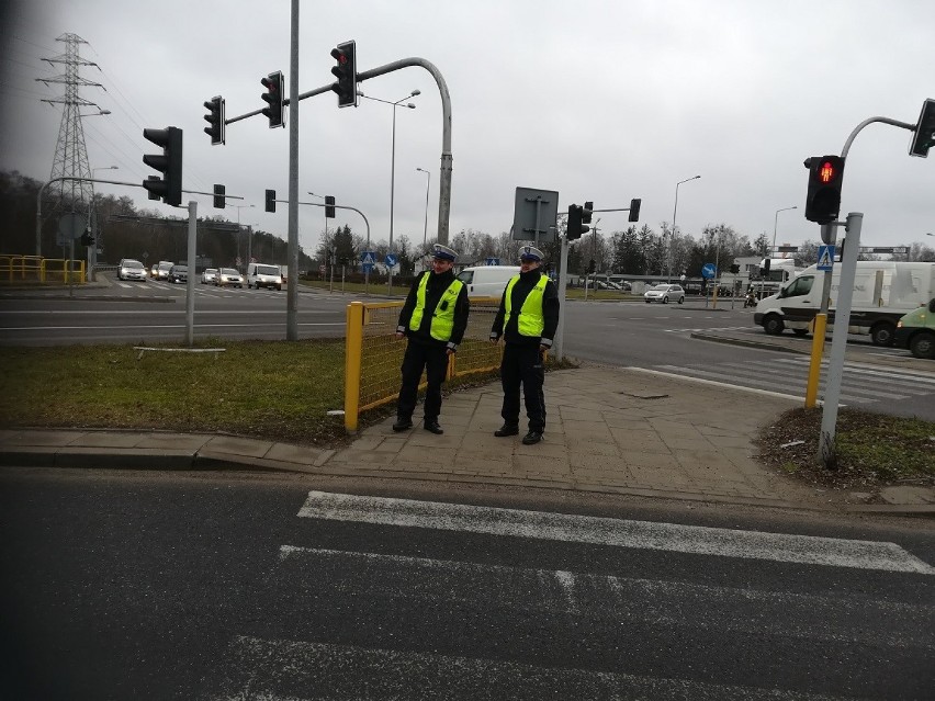 Ferie 2020 Włocławek. Policjanci skontrolowali 2700 pojazdów i nałożyli ponad 800 mandatów [podsumowanie]