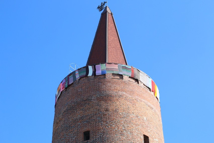 Wieża Piastowska ma już szalik