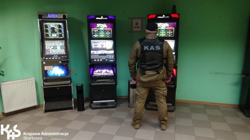 Nielegalne automaty w Toruniu.