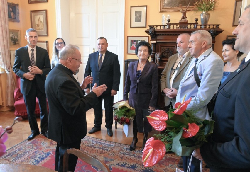 75 urodziny i 50-lecie kapłaństwa ks. Jana Kasprowicza. Mogilnianie pamiętali o jubilacie. Serdecznie spotkanie w Gnieźnie [zdjęcia]