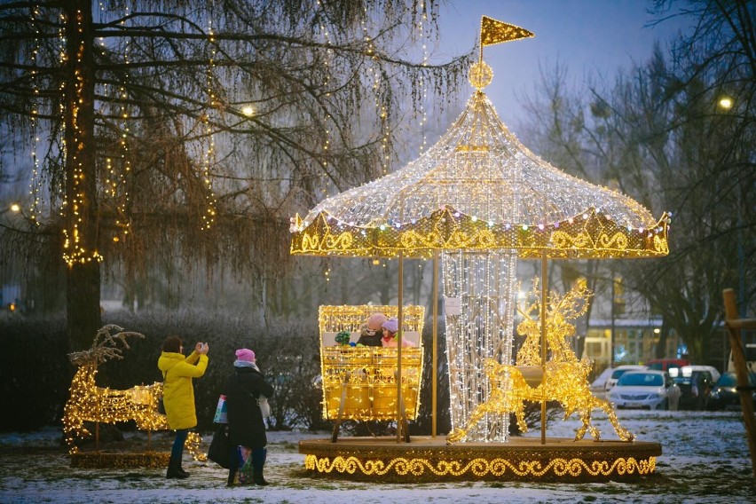 Znajdziesz ją na warszawskich Bielanach przy urzędzie...