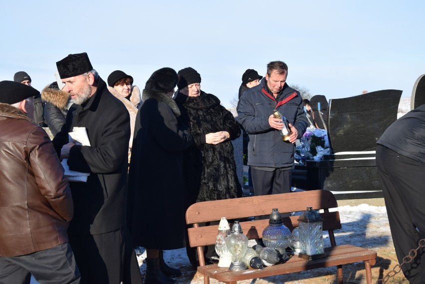 Wierni pożegnali ks. prot. Jarosława Maksimiuka. Spoczął na cmentarzu w Krynkach (zdjęcia)