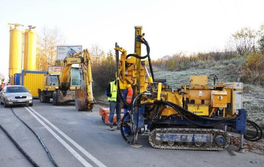 Prace nad ul. Dźwigową przeniosły się pod ziemię (ZDJĘCIA)