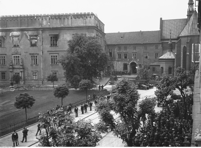 Tak wyglądał Kraków 100 lat temu. Niezwykłe miasto na niezwykłych archiwalnych zdjęciach 