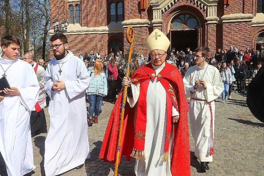 Setki młodych wiernych spotkało się z Arcybiskupem...