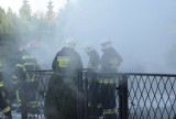 Pożar samochodu Kalina. Pojazd płonął kilka metrów od budynków mieszkalnych!