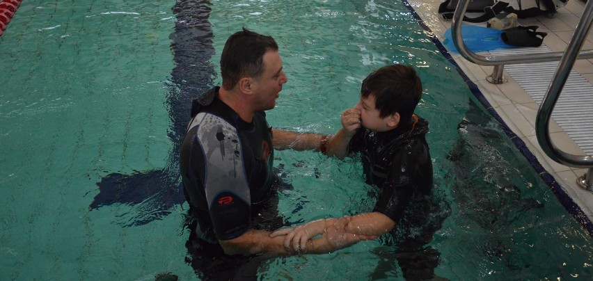Tarnów. Niepełnosprawni mogą nauczyć się pływać, a nawet nurkować. Trwają zapisy na bezpłatne zajęcia