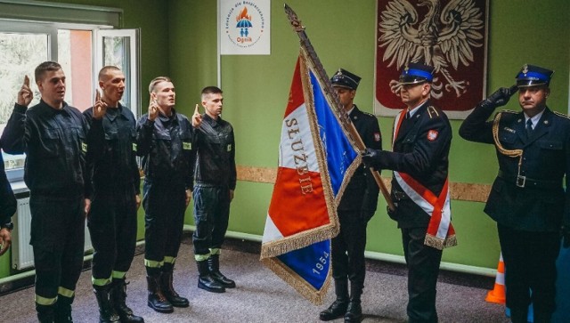 Czterech nowych strażaków zasiliło szeregi Komendy Powiatowej Państwowej Straży Pożarnej w Hajnówce
