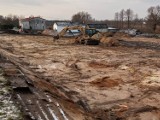 Rozpoczęła się budowa boiska na Białobrzegach. To najdroższe boisko w Tomaszowie [ZDJĘCIA]