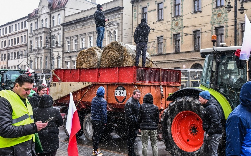 Pojazdy rolnicze zablokowały ulicę Jagiellońską