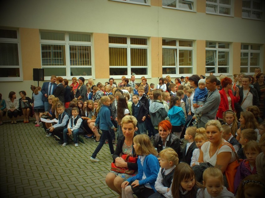 Rozpoczęcie roku w Zamościu: Uczniowie ze SP nr 2 rozpoczęli...