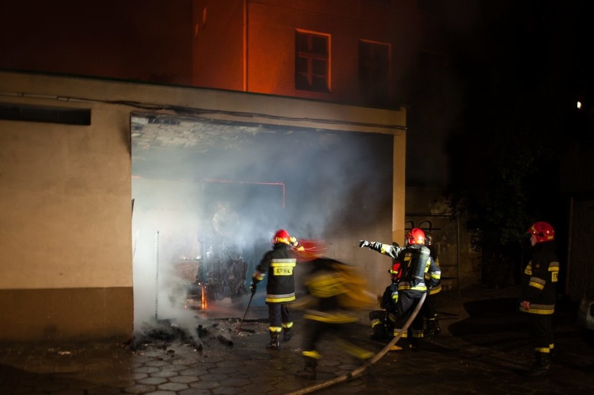 Kraków. Nocna akcja strażaków na Lea [ZDJĘCIA]