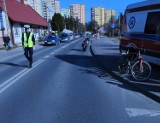 Oświęcim. Wypadek drogowy na ul. Zaborskiej. Zderzenie rowerzysty z motocyklistą. Policjanci apelują o przestrzeganie przepisów 