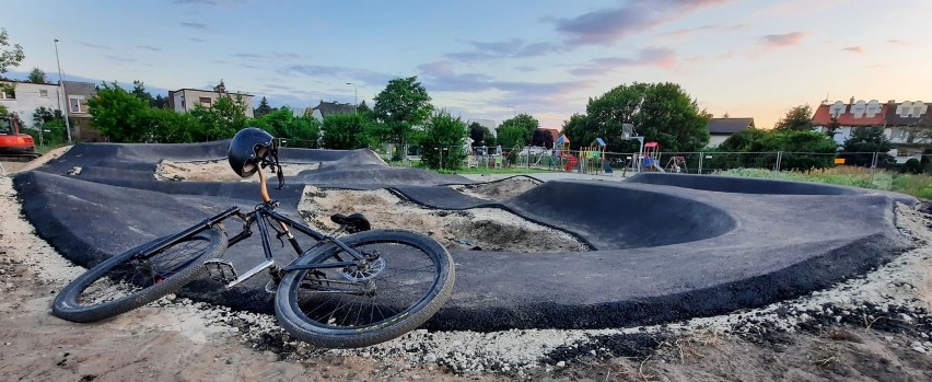 Na Miedzyniu w Bydgoszczy trwa budowa pumptracku, czyli...